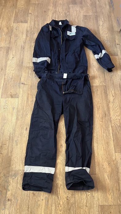 Спецо одежда в хорошем состояний