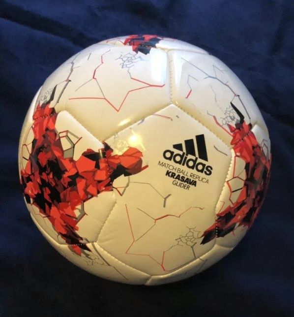 Оригинальные футбольные мячии