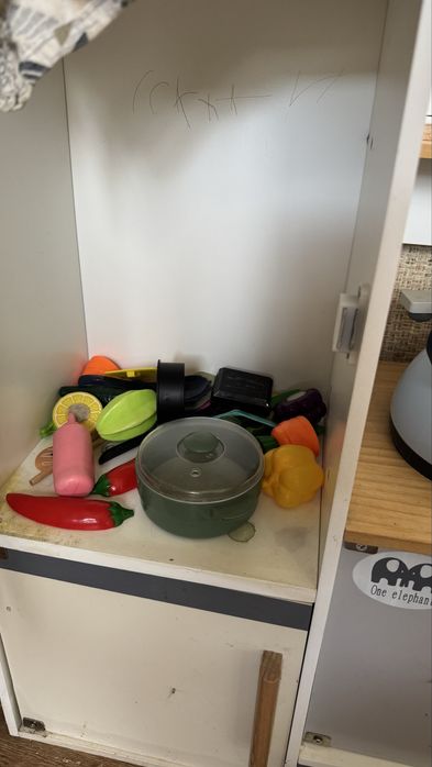 Детская кухня с набором посуды