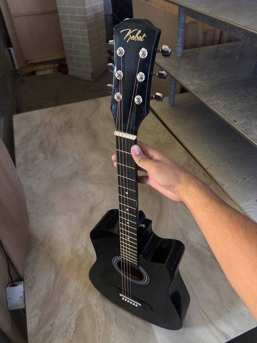 Gitara akustika skidka