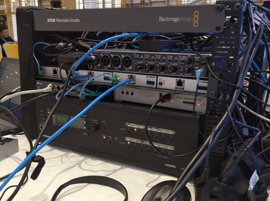 Crestron DMPS300 + 2 DM-RMC-SCALER-C