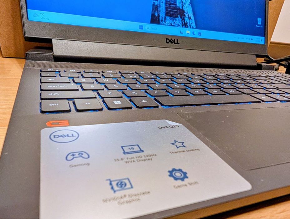 Продавам Геймърски лаптоп Dell G15 с 32GB RAM и RTX 3050