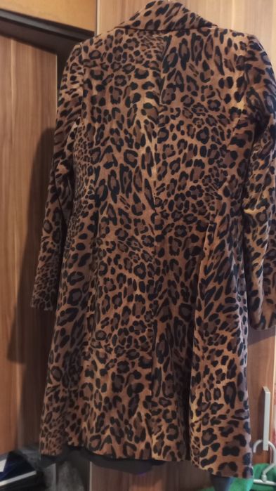 Pardesiu elegant animal print