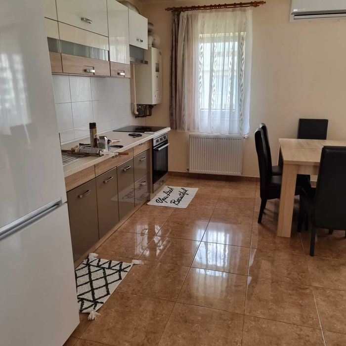 Închiriez apartament 3 camere