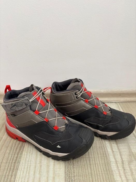 Bocanci Impermeabili Mid Drumeție la Munte Mărime 34 Gri Copii Quechua