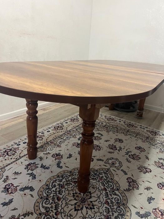 Стол из дерева хороший