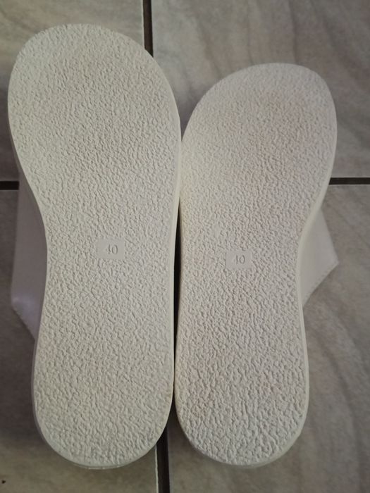 Papuci de dama, albi, cu talpa alba , mărimea 40