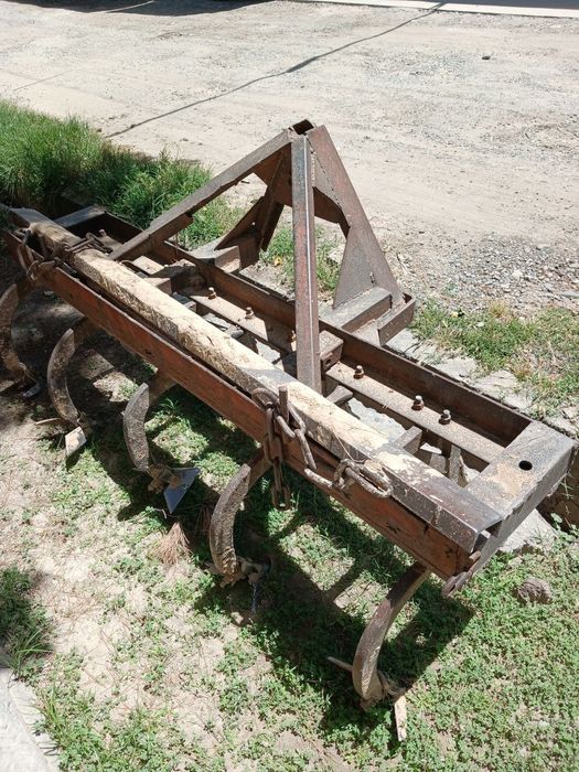 Traktor sotiladi