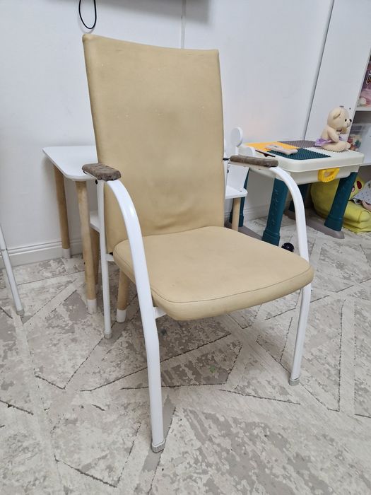 Стулья для дома, материал кожзам.