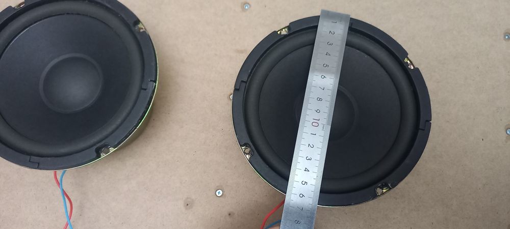 Продаются сабвуферные динамики 6,5 дюйм (16,5 см)