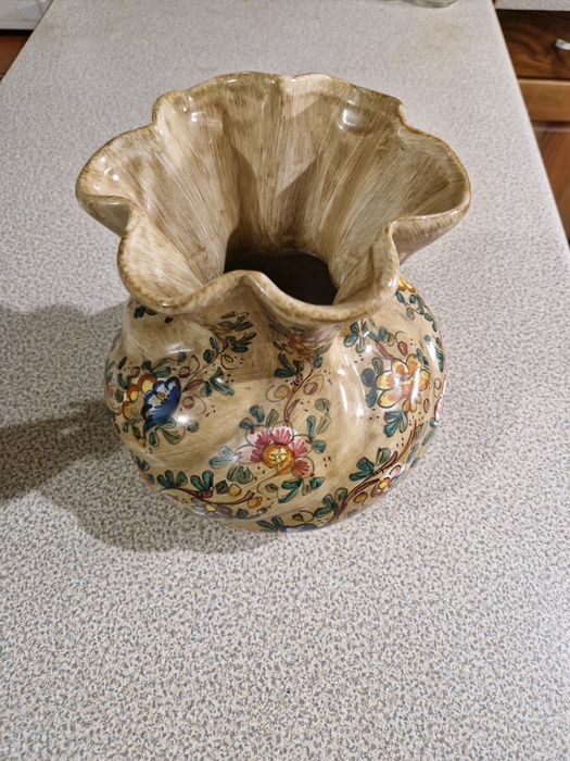 Декоративна керамична ръчно изработена италианска ваза Gubbio