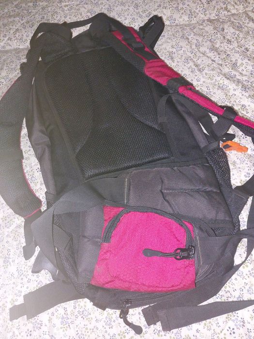 Туристическа раница HI-TEC 
Идеално състояние, внос от Германия, както