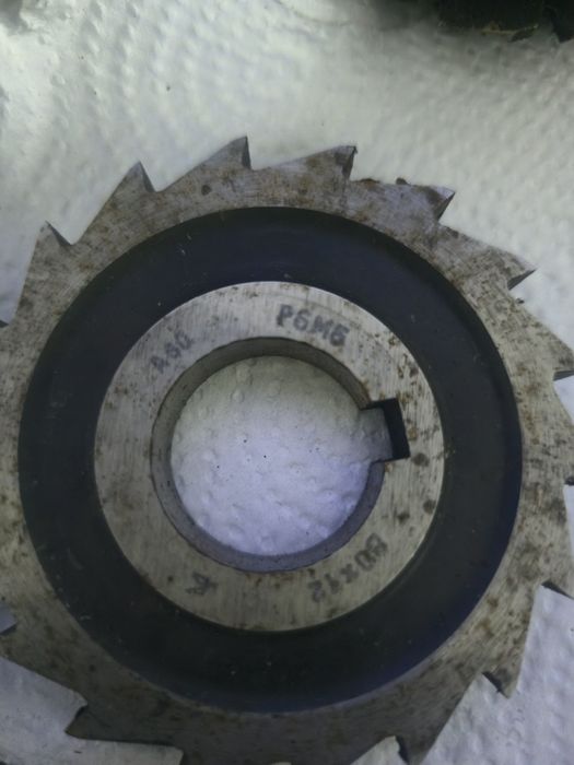 Продам фрезы много шт