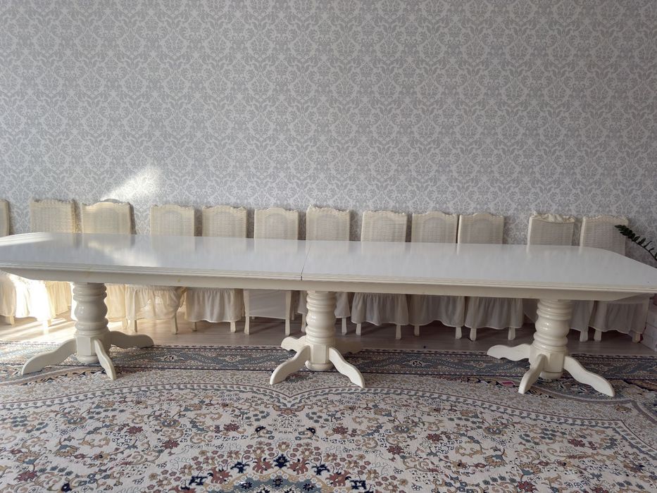 Стол со стульями гостиная