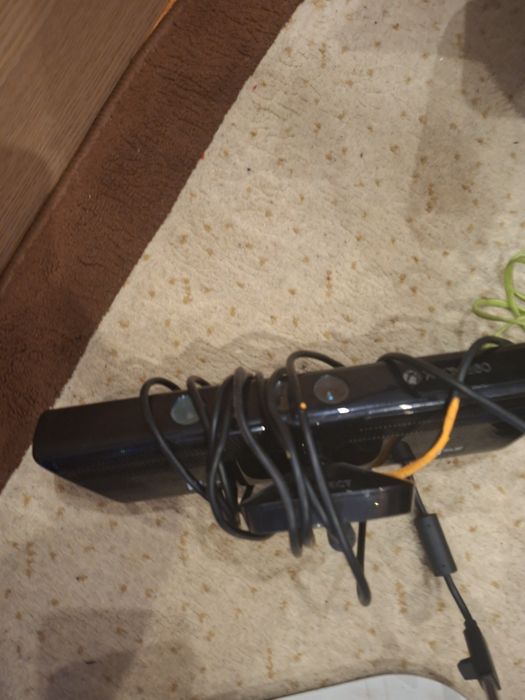 Xbox 360 E 1tb merge forte si are foarte mult jucuri