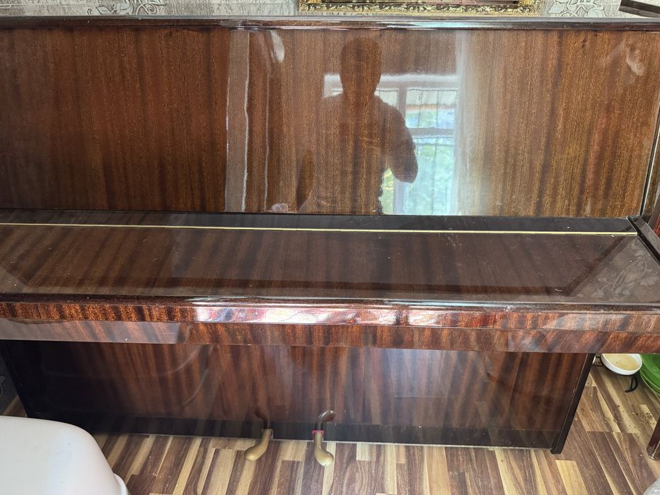 Продаю фортепиано в хорошом состояние