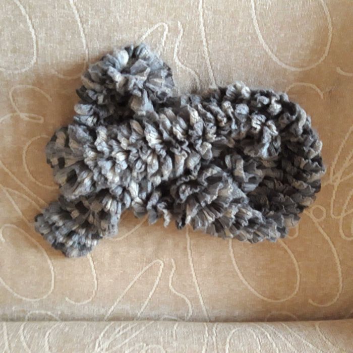 Дамски зимни шалове и шапки