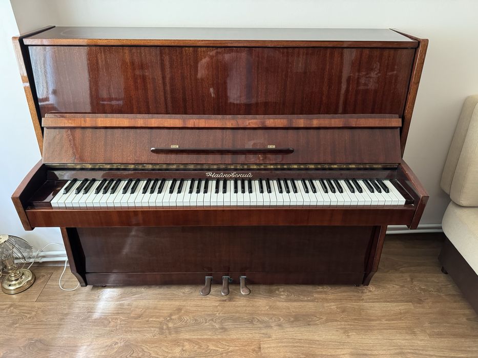 Пиано Чайковски 1976г. много добро сьстояни