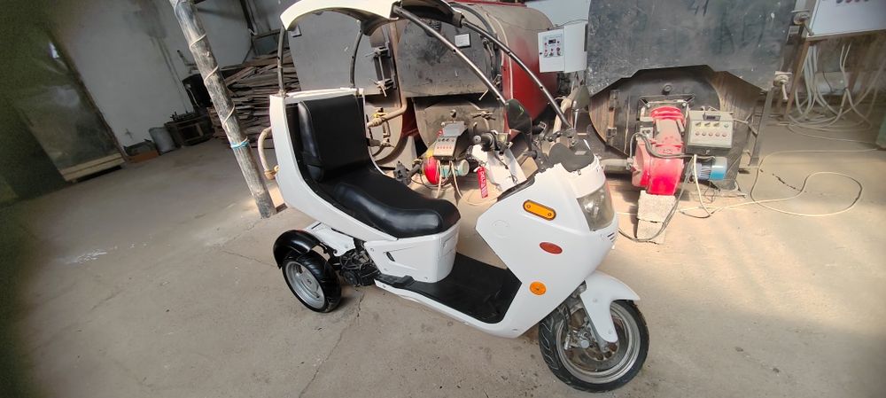 Продам скутер 150м3