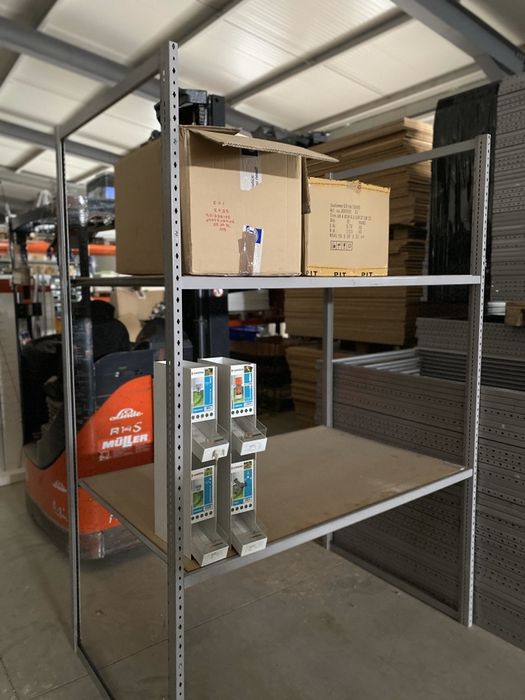 Швейцарски стелажи за кашони/склад рафтове