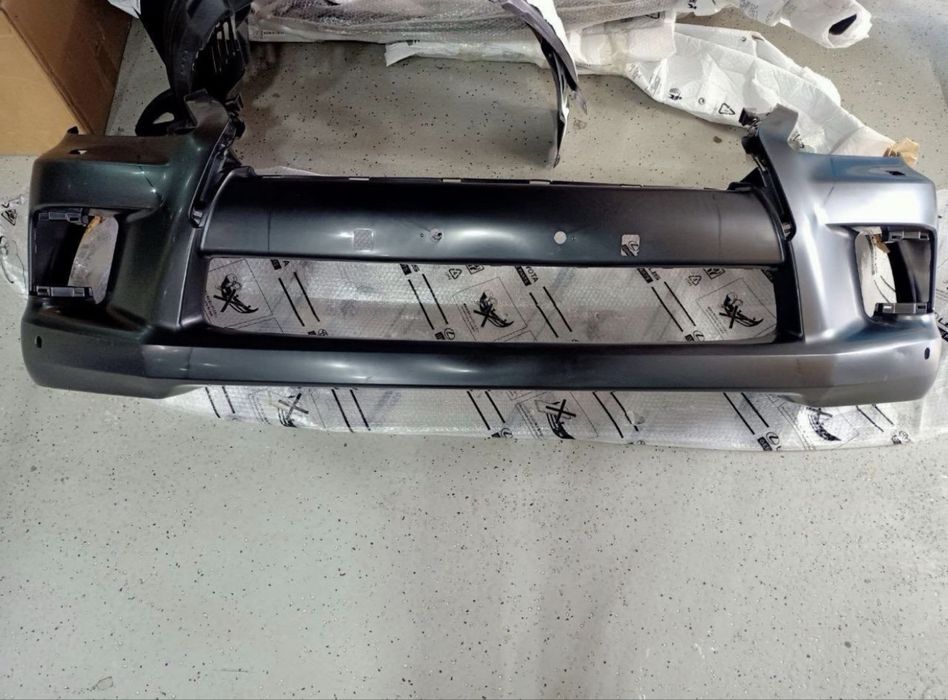 Передний бампер на LEXUS 570