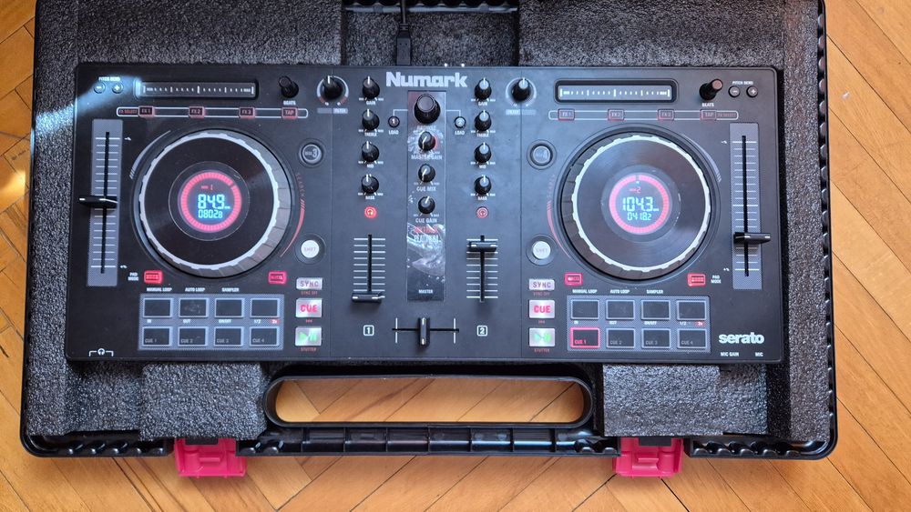 Consola dj Numark platinum + case dedicat