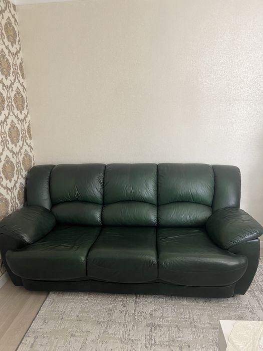 Продам кожаный диван