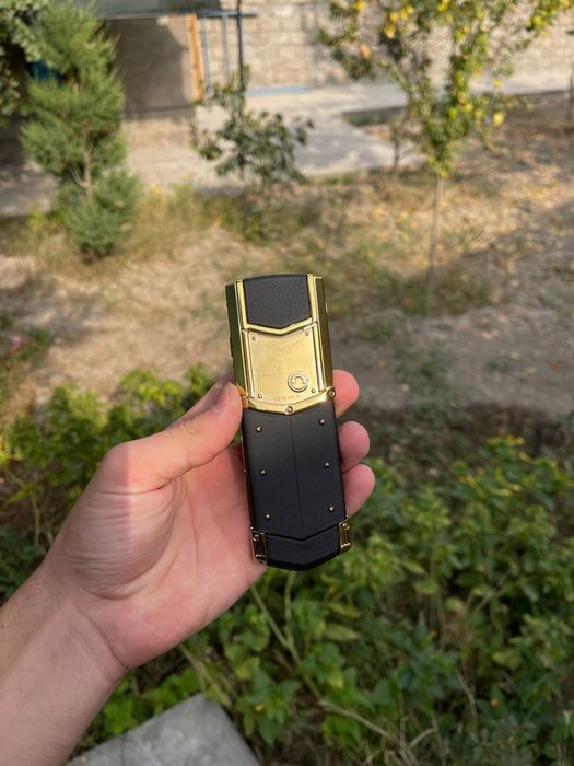 Абсалютно новые телефоны Vertu Signature.  [2025]