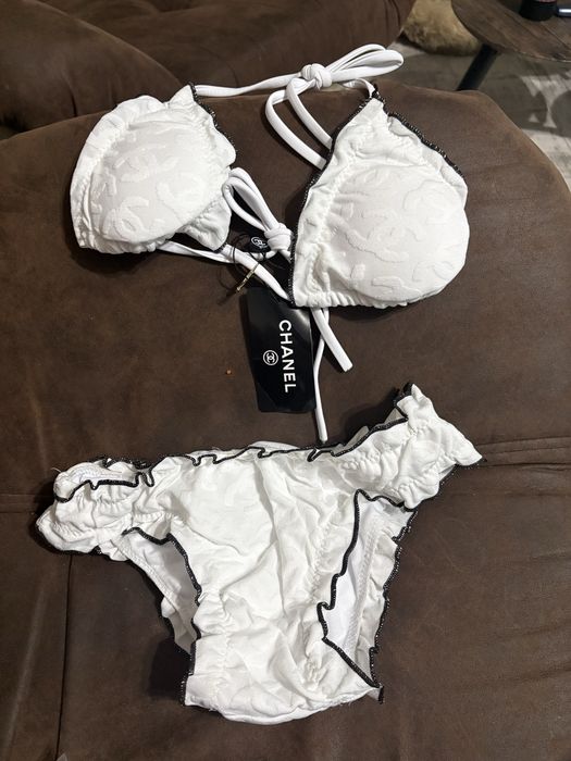 Costum de baie Chanel nou