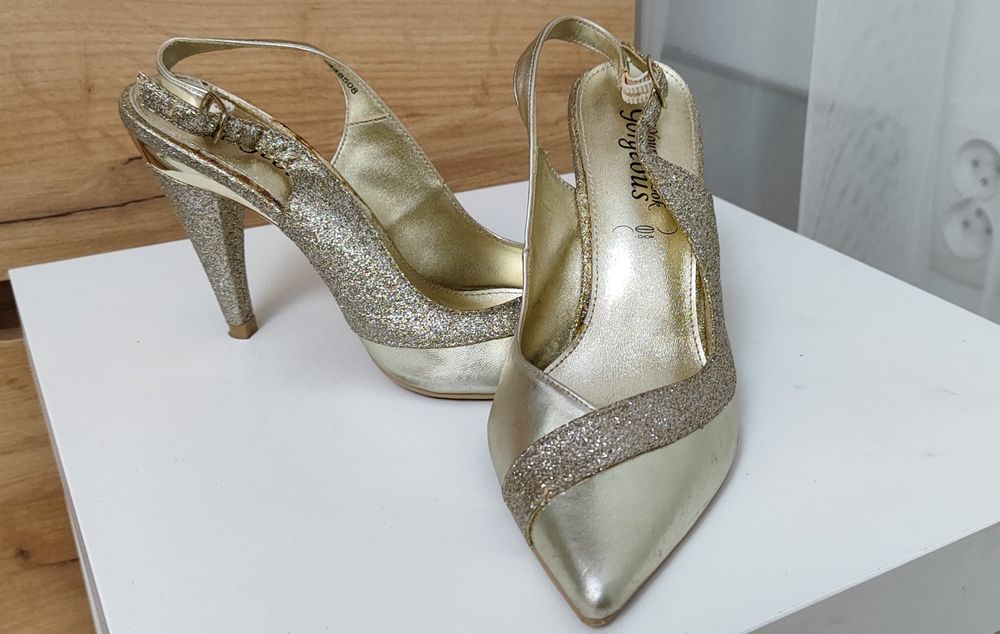 Продам недорого обувь б/у размер 35-36