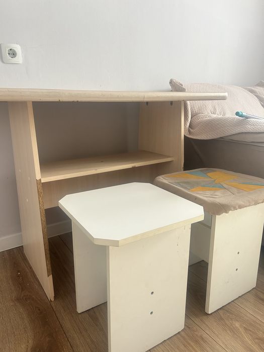 Продается стол и 4 стула, цена 10.000тг