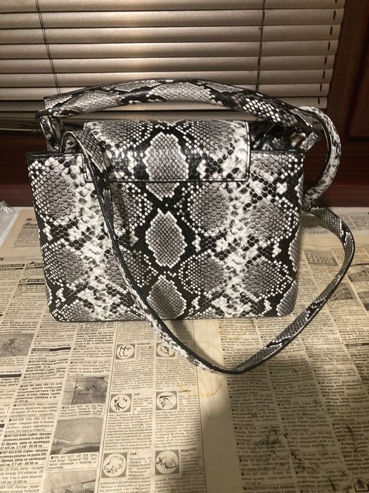 Чисто нова дамска чанта на Louis Vuitton черно Бяла .