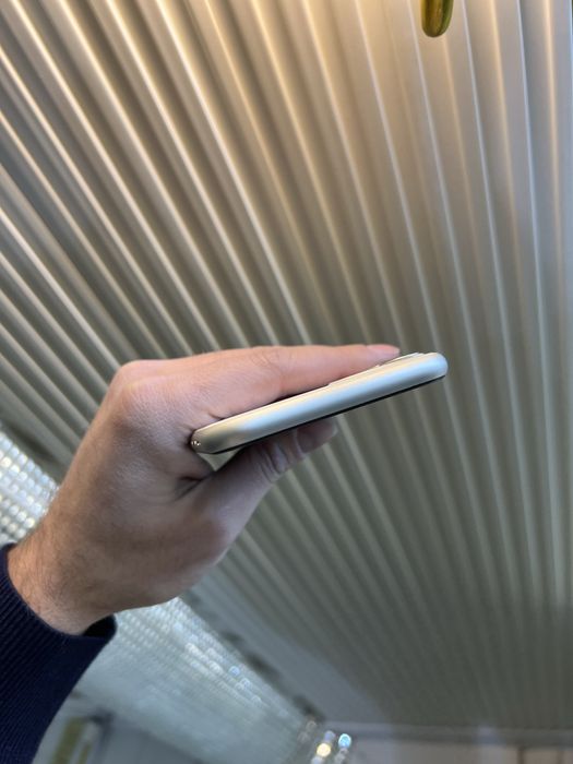 Продам IPhone 11 64гб идеал!