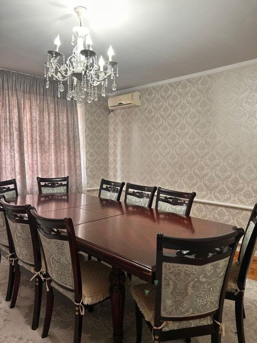 Стол сатылады орындықтарымен