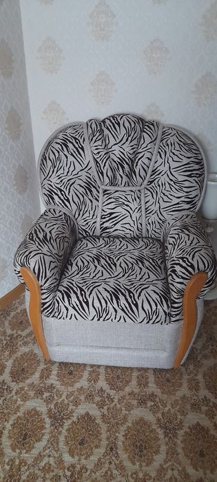 Продам диван и два кресла