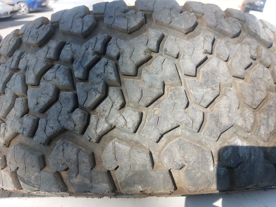 Продаётся  бу покрышка на пикап