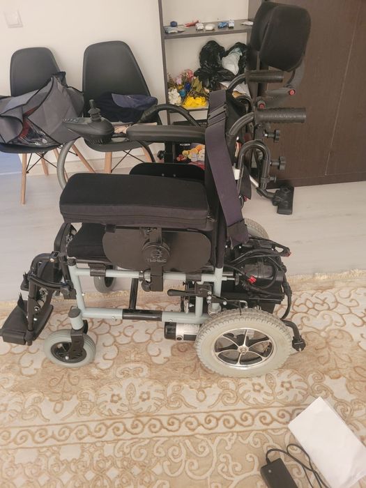 Электрическая инвалидная коляска