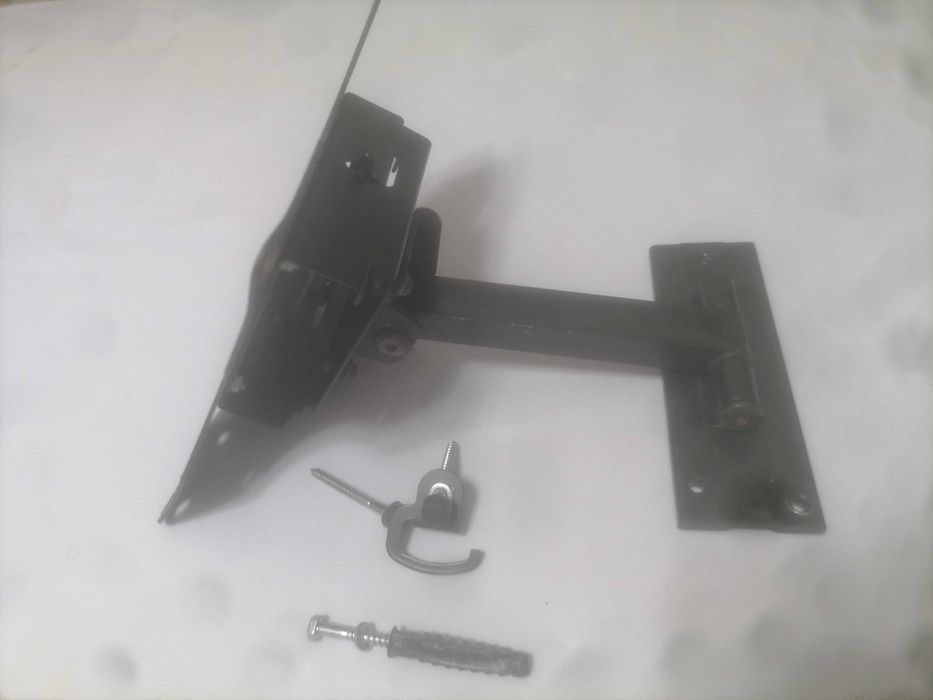 Крепление на стену под  телевизор