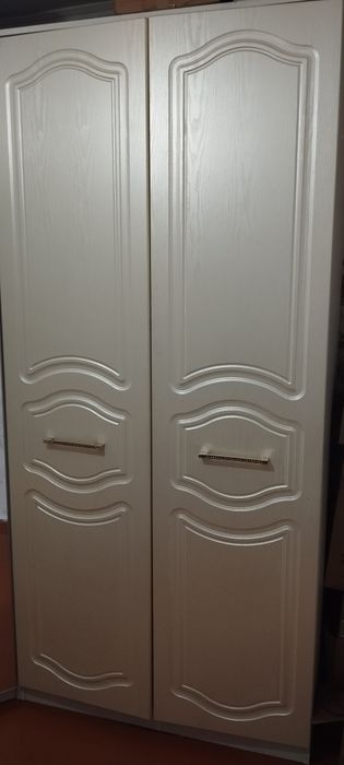 Продам угловой шкаф