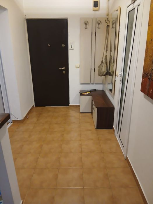 Inchiriez apartament o camera 44mp  Zimbru rond (floraria Mir)