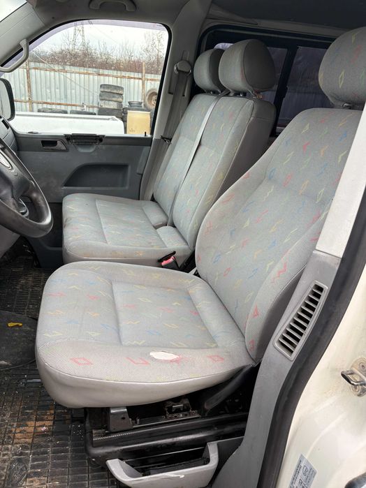 Dezmembrez PIESE Volkswagen Transporter T5 CARAVELLE 8+1 locuri 2.5 TDI 131 cp AXD BNZ 2008
