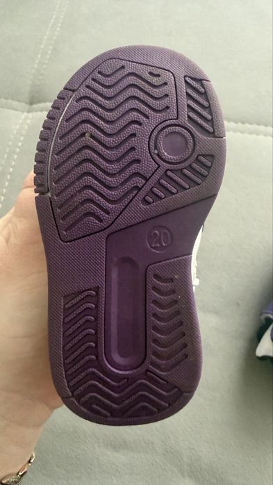 Продам весна кроссовки р.20