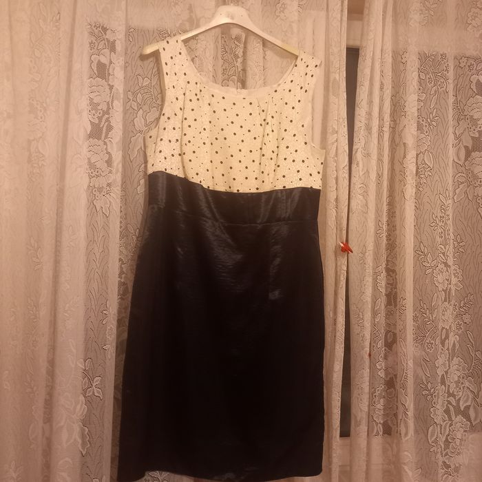 Vând 2 rochii cu sacou