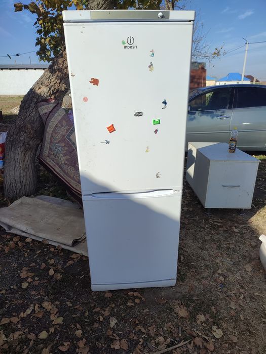 Продаётся холодильник.