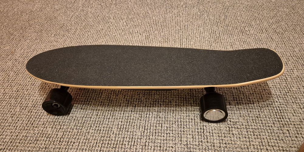 Skateboard Electric Cruiser 74cm Nou