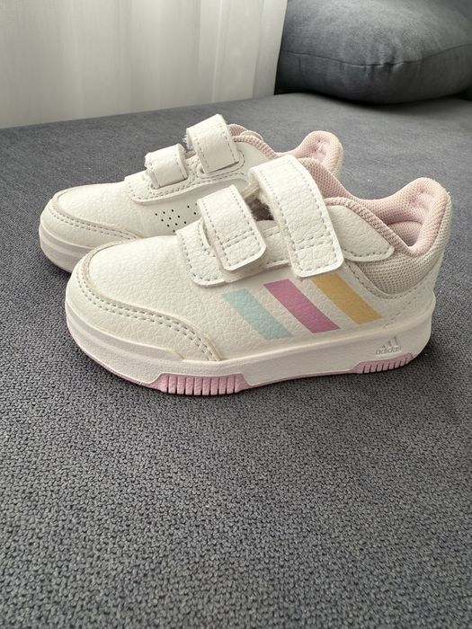 Маратонки и сандали Adidas