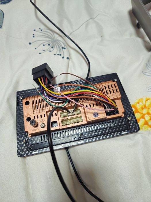 Vând navigație dedicată logan