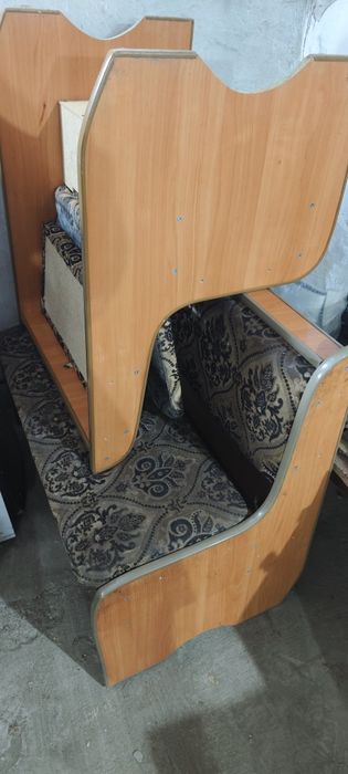 Продам кухонный уголок со столом