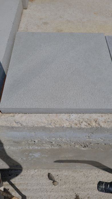 OFERTA 10+1 GRATIS Capace gard din beton aditivat și vibrat