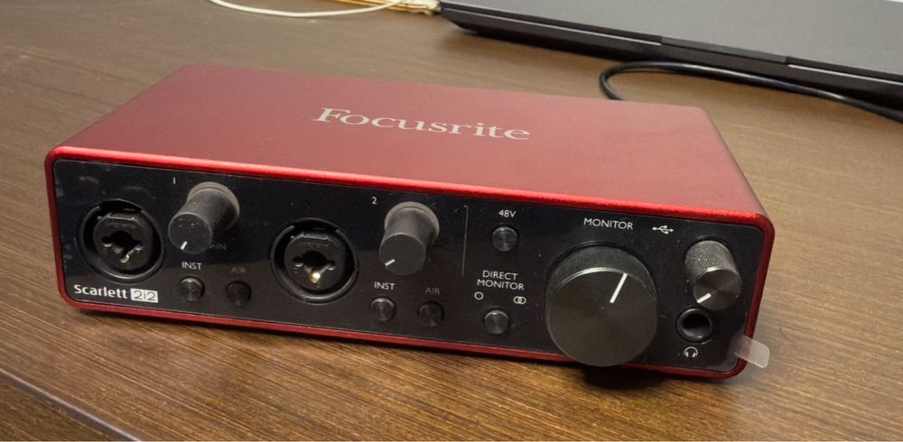 Аудиоинтерфейс Focusrite Scarlett 2i2 4th